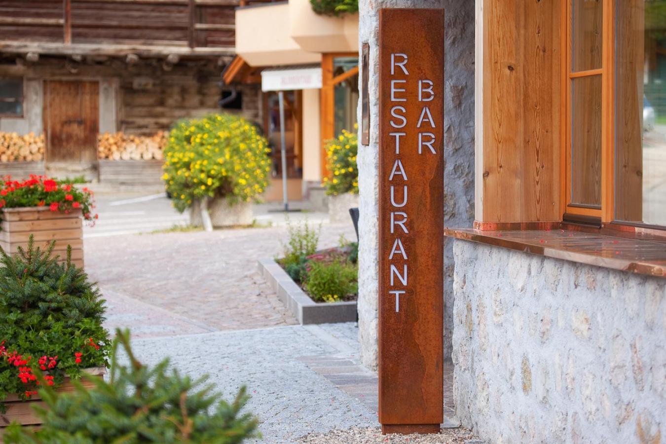 באדיה Hotel Cavallino מראה חיצוני תמונה